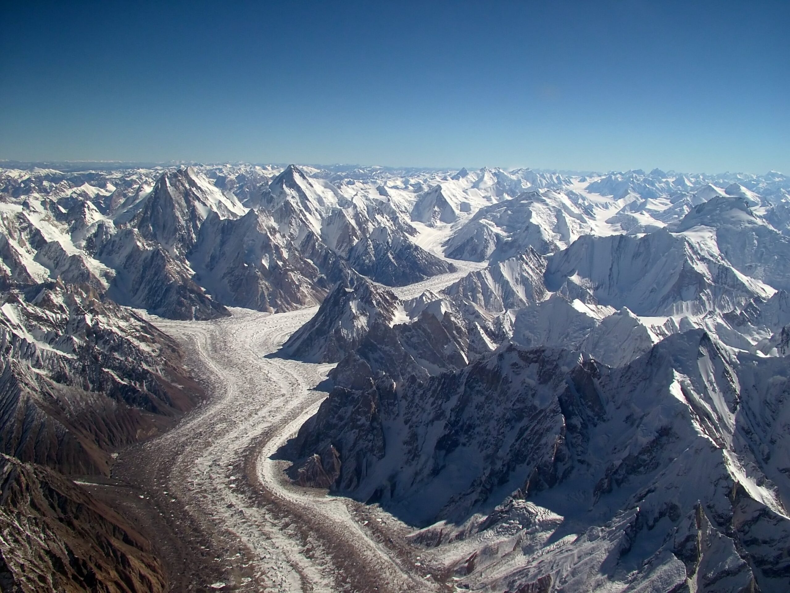 Baltoro_glacier_from_air-min