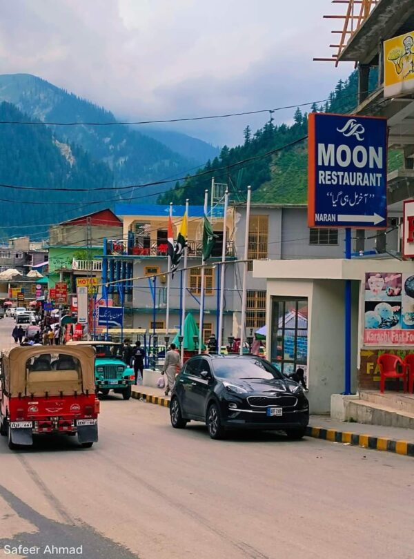 Naran Bazaar-min