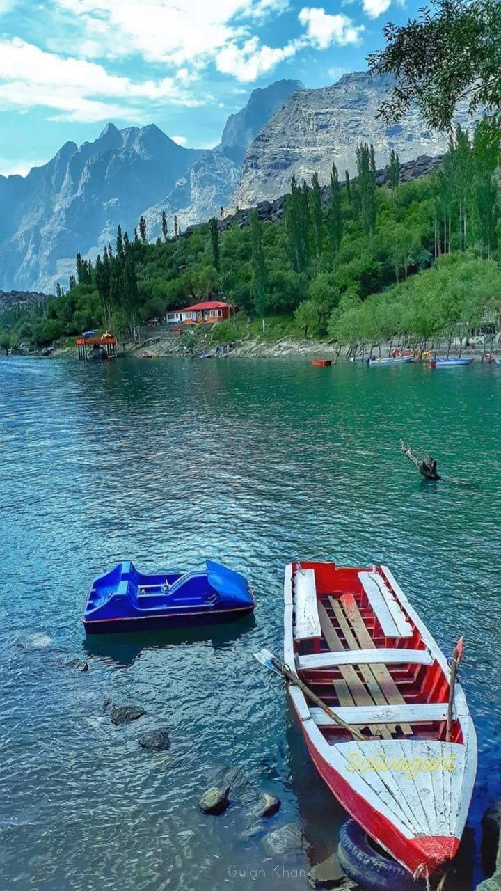 Upper Kachura Lake-min