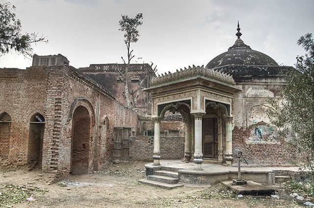 bhera-shiva-temple-pakistan-min