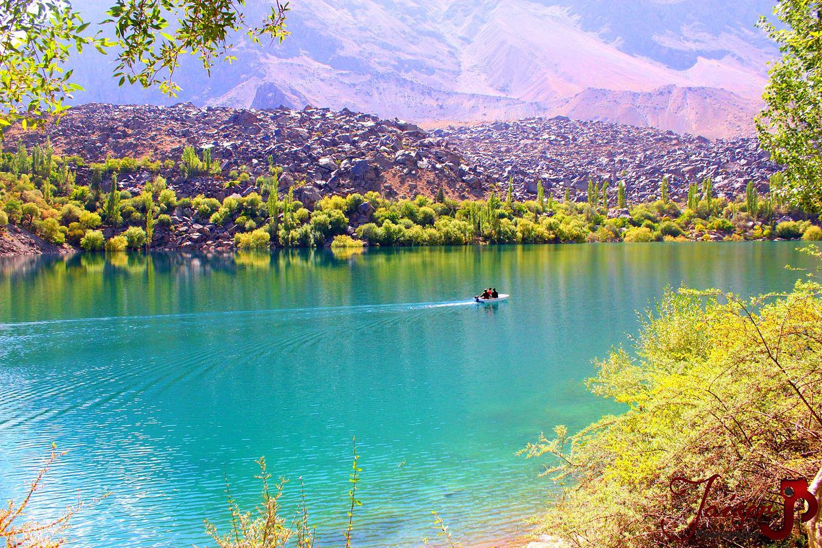 upper-kachura-lake-is-min
